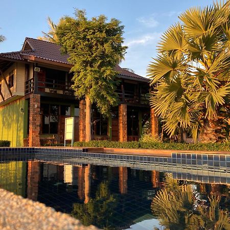 The Chevalley Beach Resort Satun Exterior foto