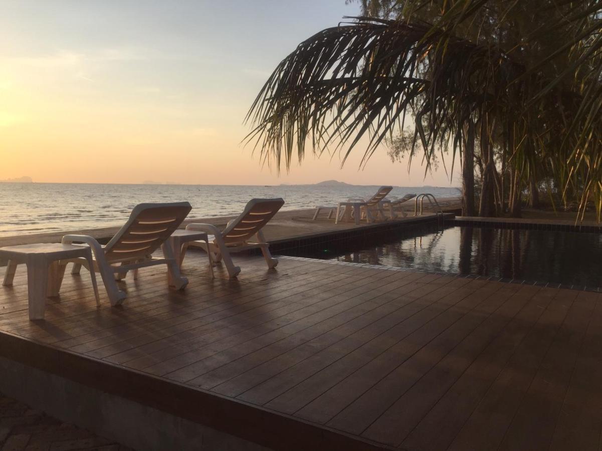 The Chevalley Beach Resort Satun Exterior foto