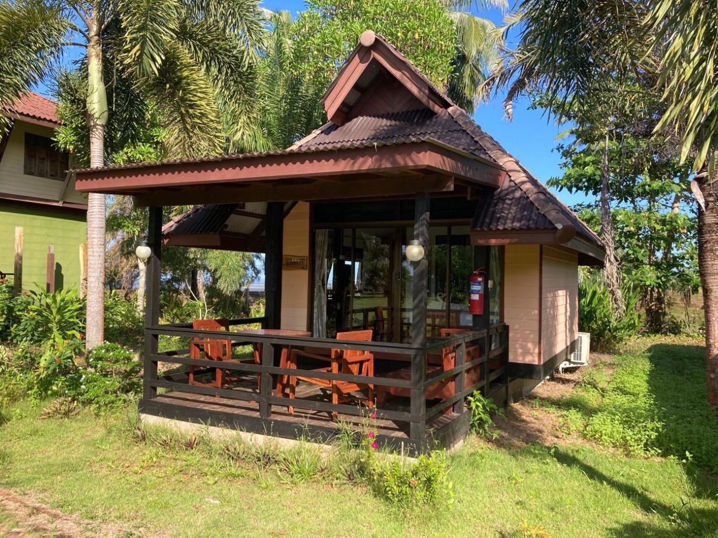 The Chevalley Beach Resort Satun Exterior foto