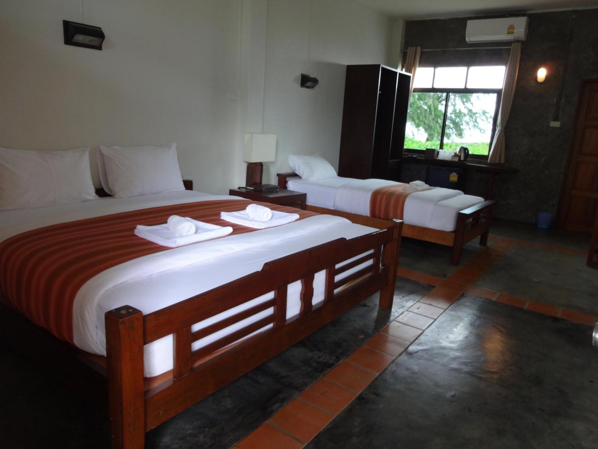 The Chevalley Beach Resort Satun Exterior foto